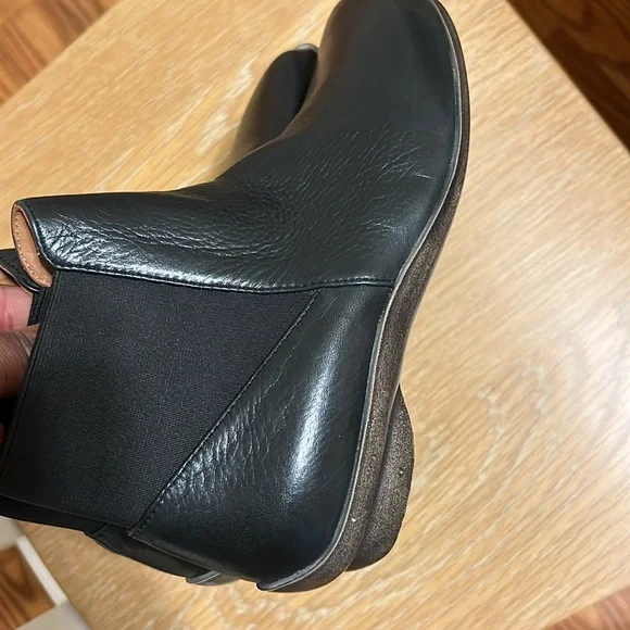 L’Amour des pieds Guifford ankle boots shoes size 6 M black soft leather NWOB